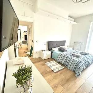 Leopardi Humanitas,forum,ieo Intero Apartment
